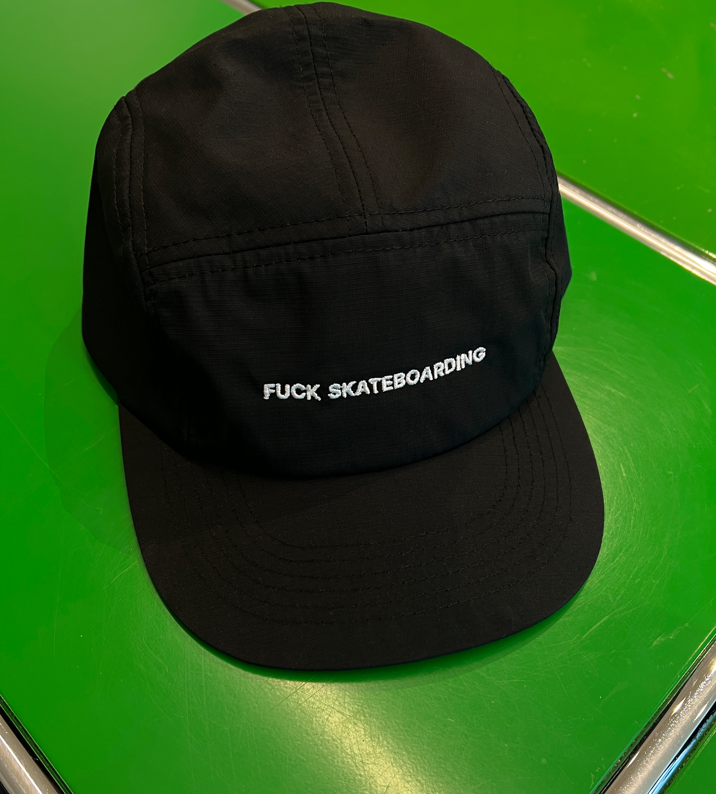 Ambivalent 5 Panel Cap mit Stickerei