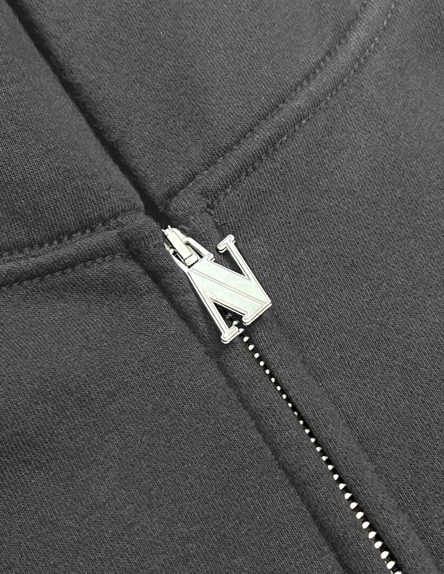 Classic Metal Logo Zipper Anthracite