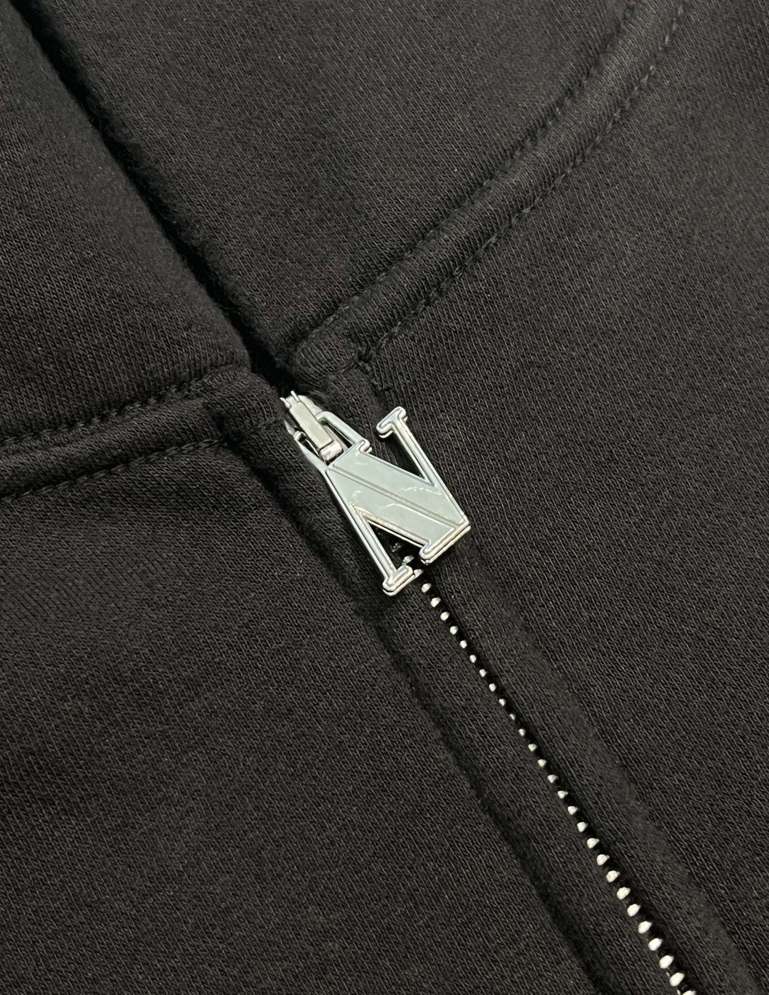 Classic Metal Logo Zipper Black