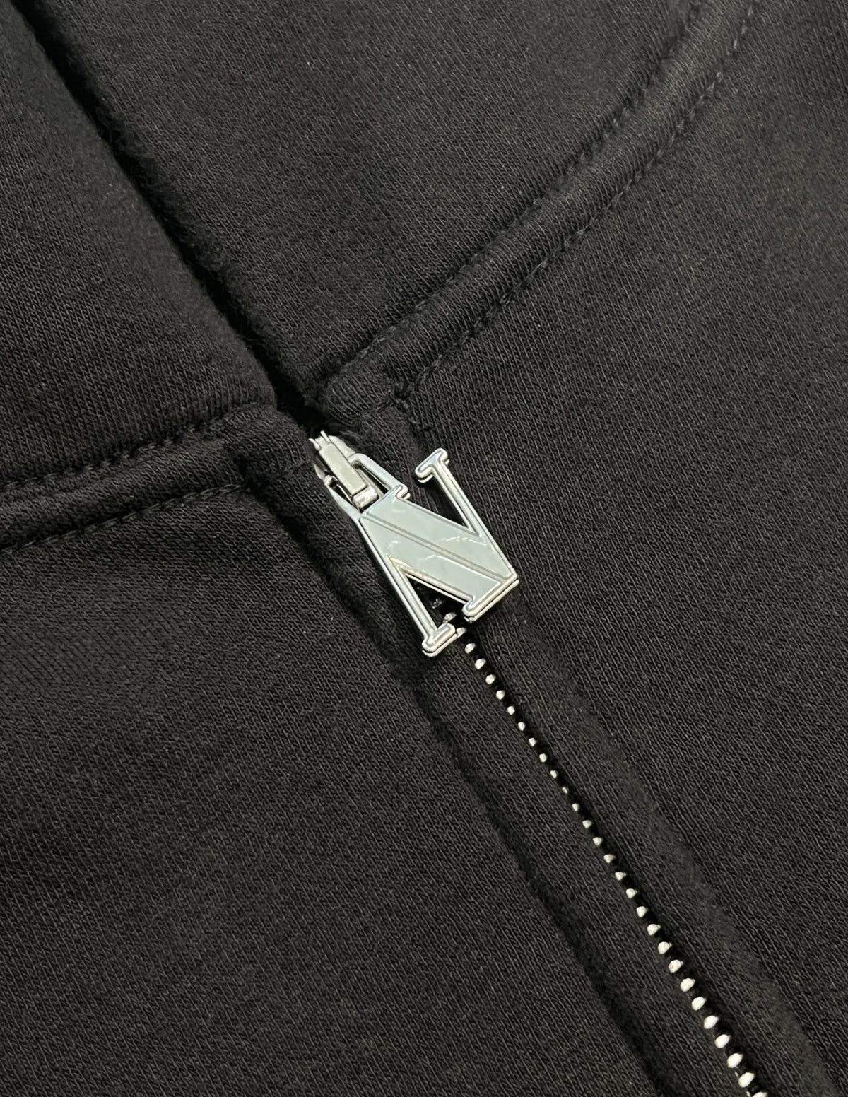 Classic Metal Logo Zipper Black