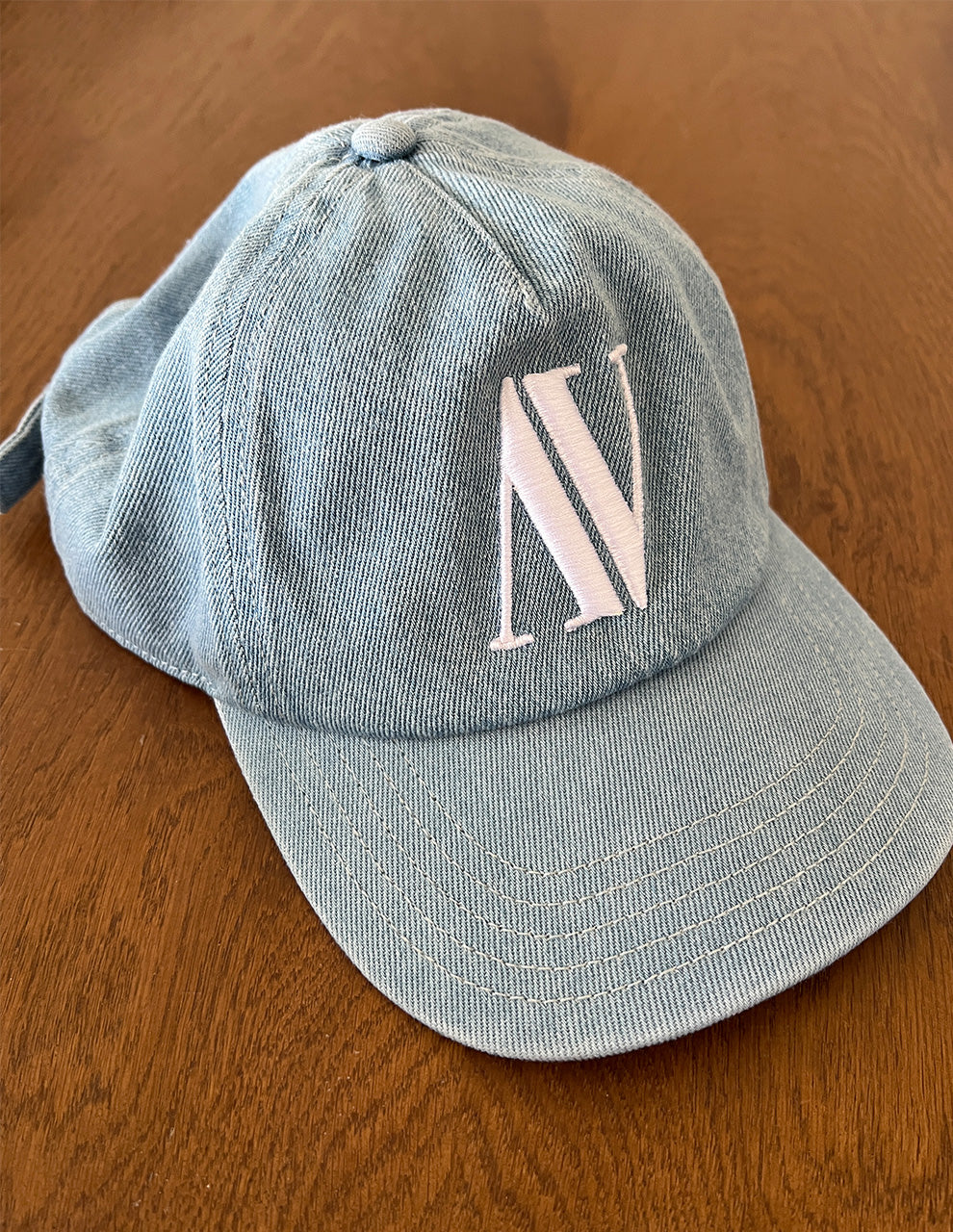 Ambivalent Jeans Cap mit Logo Stickerei