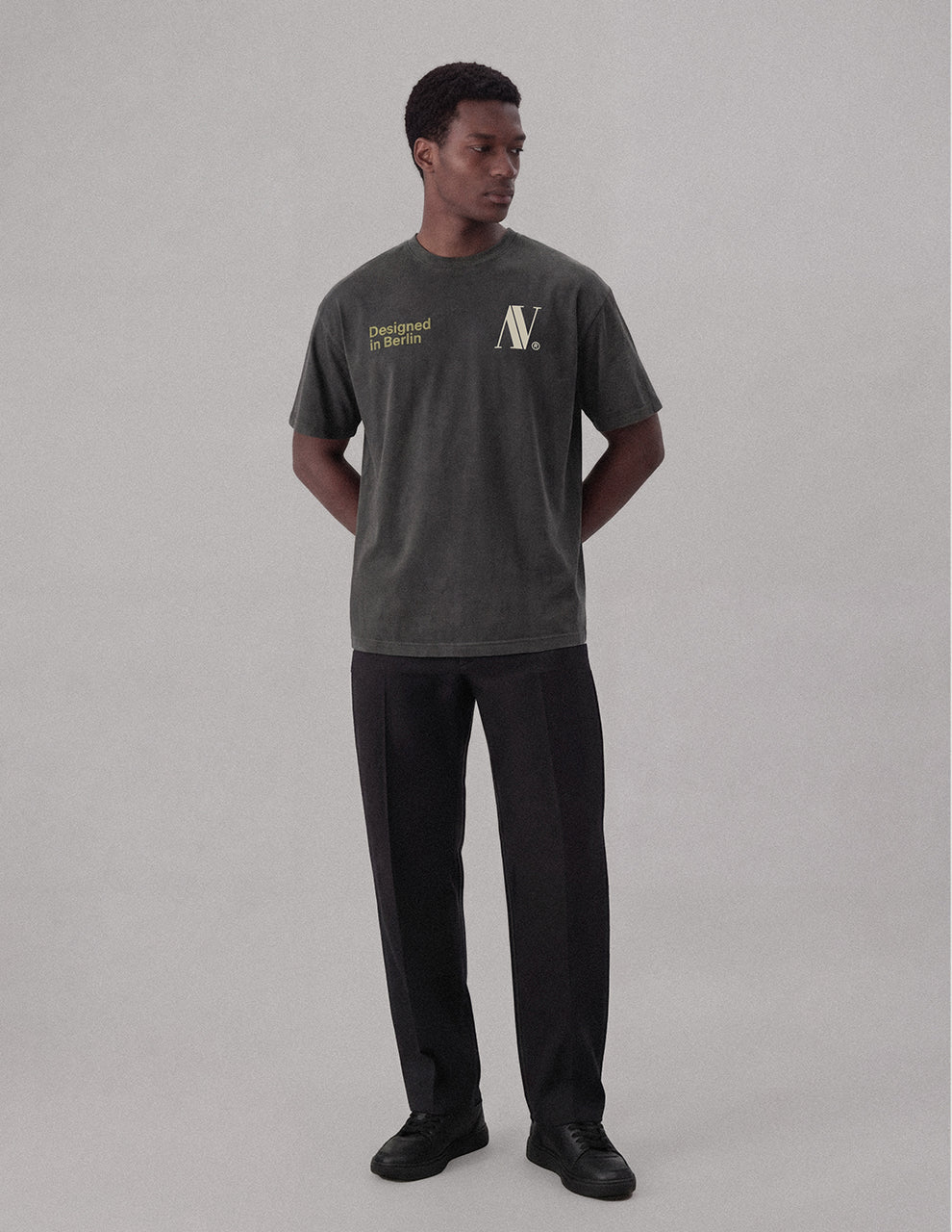 Designed T-Shirt Anthracite